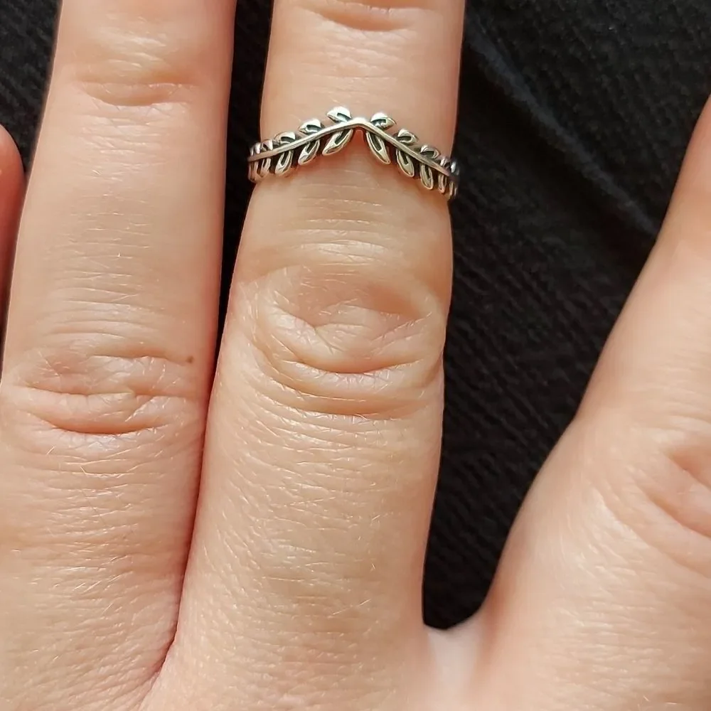 925 Oxidized Silver Leaves Wreath Ring - Picture 7 of 8